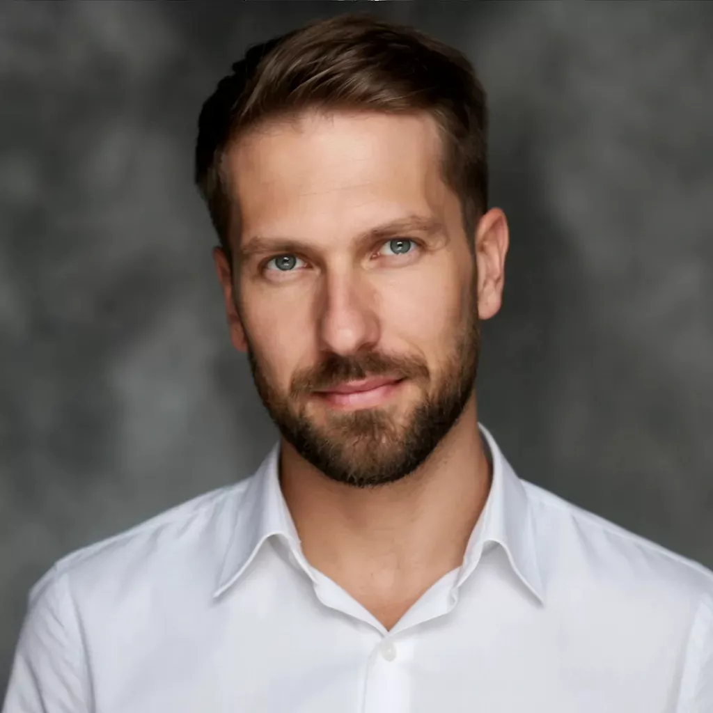 René Müller - Senior Editor & Compliance Auditor